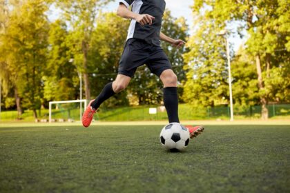 Odzież piłkarska, piłki nożne i inne akcesoria przydatne podczas treningów!