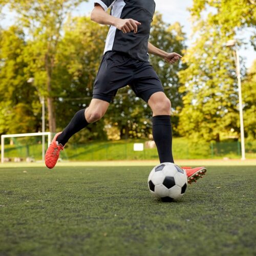 Odzież piłkarska, piłki nożne i inne akcesoria przydatne podczas treningów!