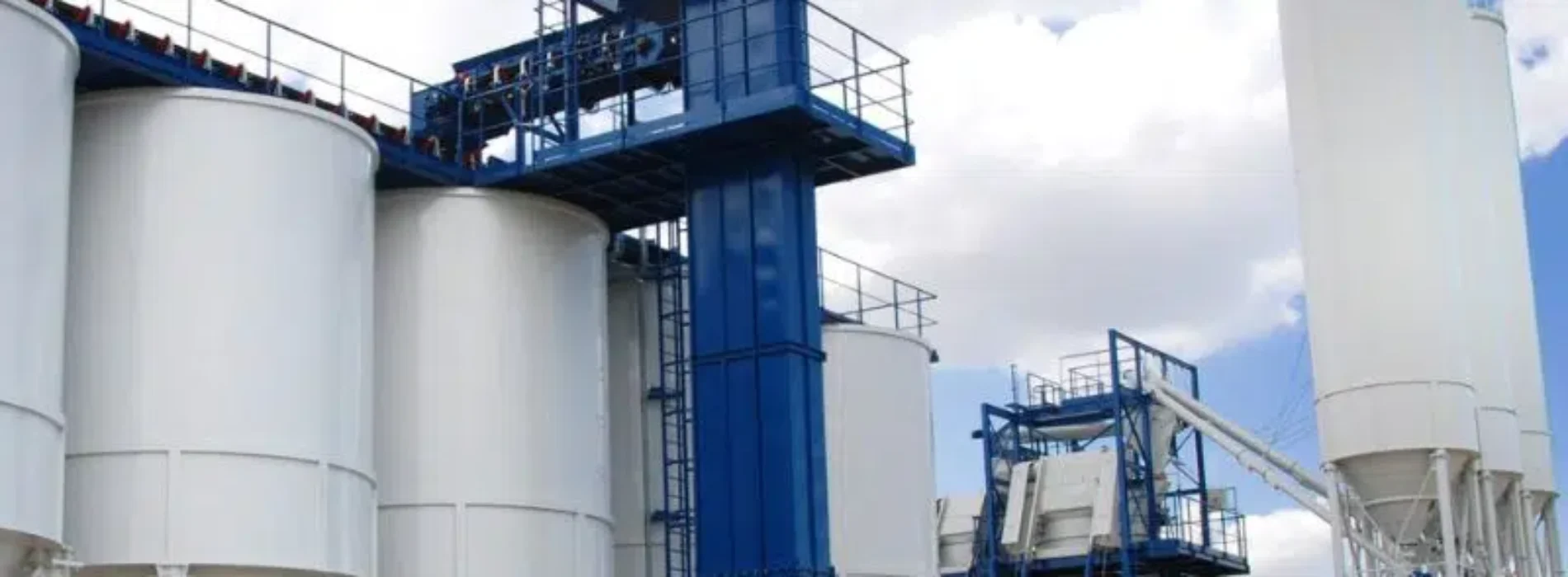 Prefabrykowane elementy konstrukcyjne – szybsze i bezpieczniejsze budowy hal