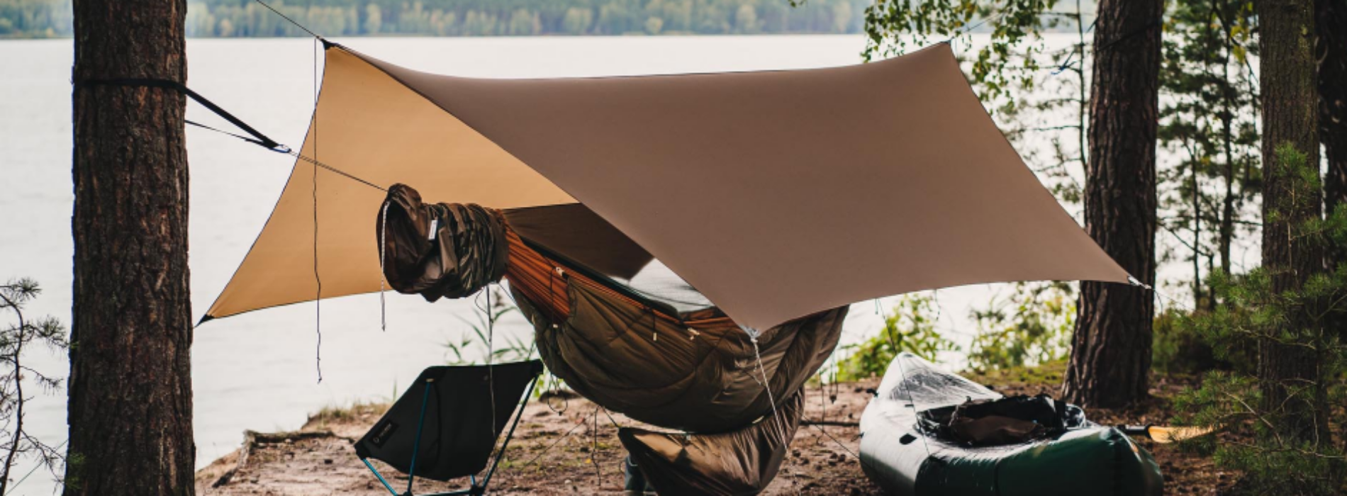 Lekkie hamaki vs platformy – co zabrać w las?