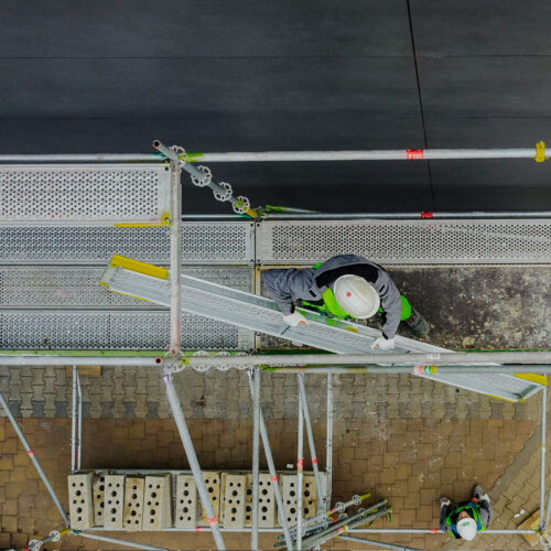 Używane szalunki i rusztowania  – kiedy to się opłaca?